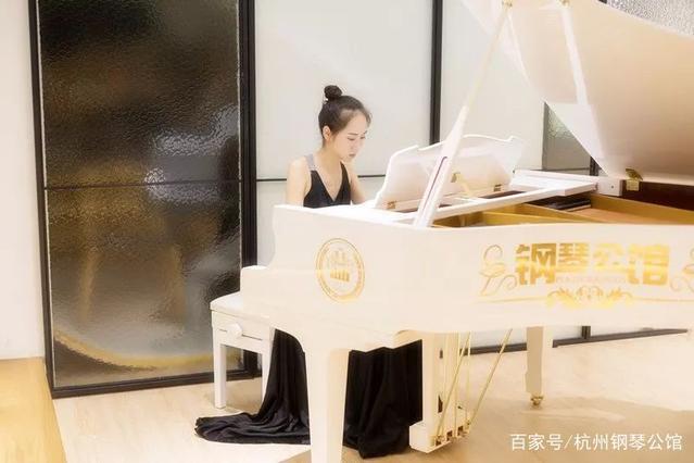 这家钢琴公馆不简单，钢琴九级露一手~