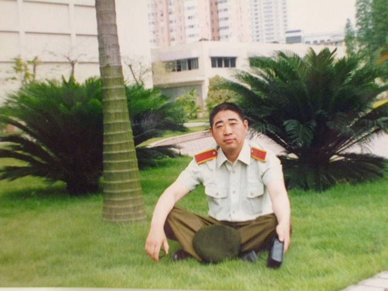 2考上军校圆了李东亮的大学梦，他对毕业后的工作和生活有很多美好的憧憬.jpg