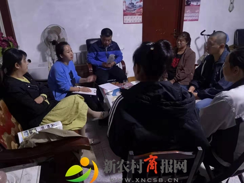 胶州市官路小学：心系群众 家访到位