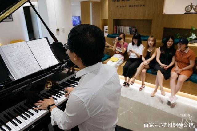 这家钢琴公馆不简单，钢琴九级露一手~