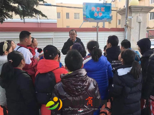 平度开发区小学在“海绮杯”第二届小学生游泳比赛中喜获第一名