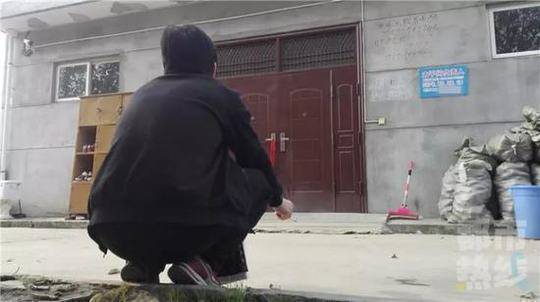 记者调查医院天价停尸费 遭人扒衣殴打关太平间侮辱