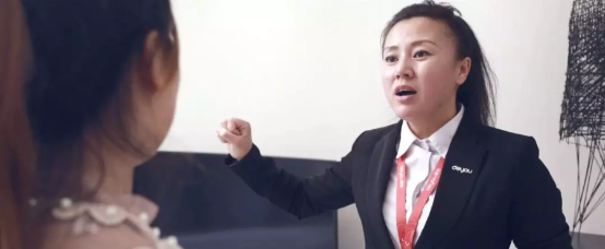 从女老板到德佑经纪人，入行一年她如何让客户“一见钟情”？