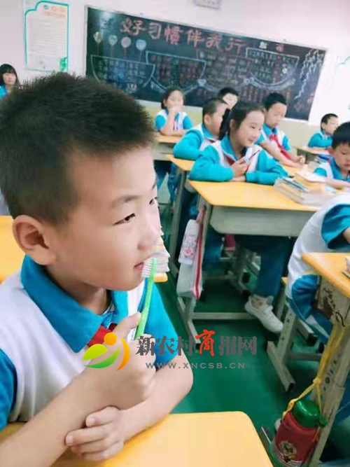 胶州市实验小学全国爱牙日开展健康教育活动