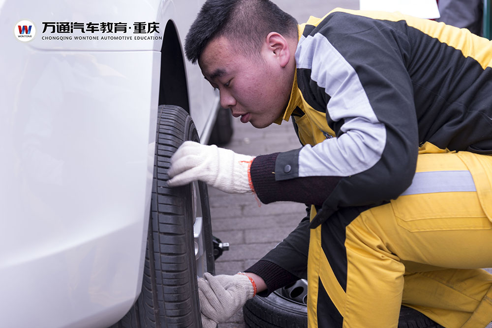 开学季，重庆万通学子迎来首场实训考试