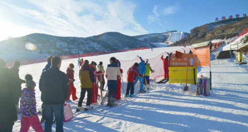 别纠结呼和浩特太伟滑雪场和北极光滑雪场哪个好？看完这些你就知道了！