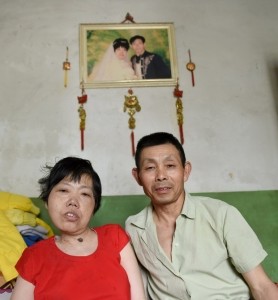 瘫痪妻用10年时间 为丈夫寻回离家出走的女儿