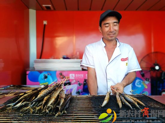 青岛西海岸新区金沙滩啤酒城内的”知味啤酒城“中丰富的特色小吃（李涛） (4).jpg