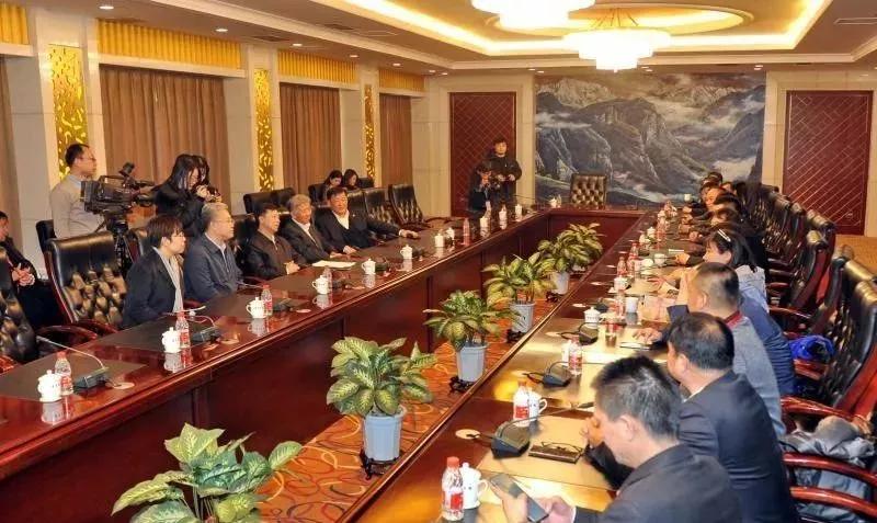 辽阳市工商联举办“汇聚新动能 奋进新时代”商会论坛 