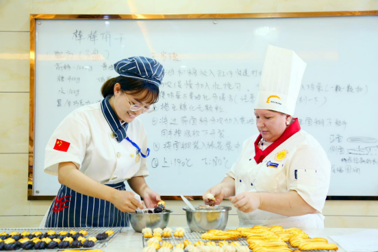 呼和浩特新东方：扎心！00后开始找工作，有技能比你挣得多！