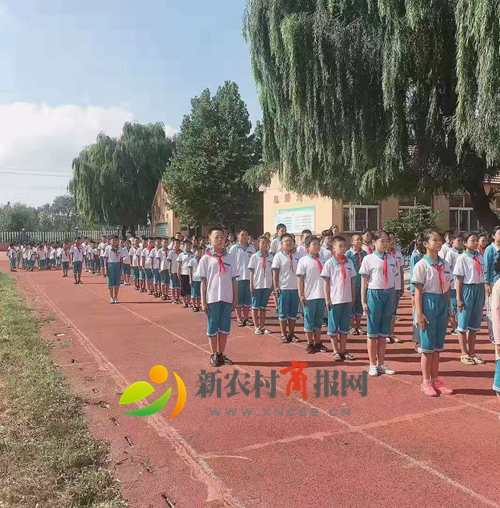 胶州市娄敬小学在开学初进行队列队形训练