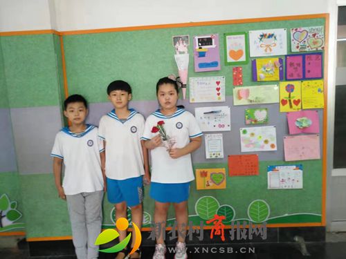 胶州市第二实小举行“庆新中国七十华诞 扬新时代教师风范”活动    