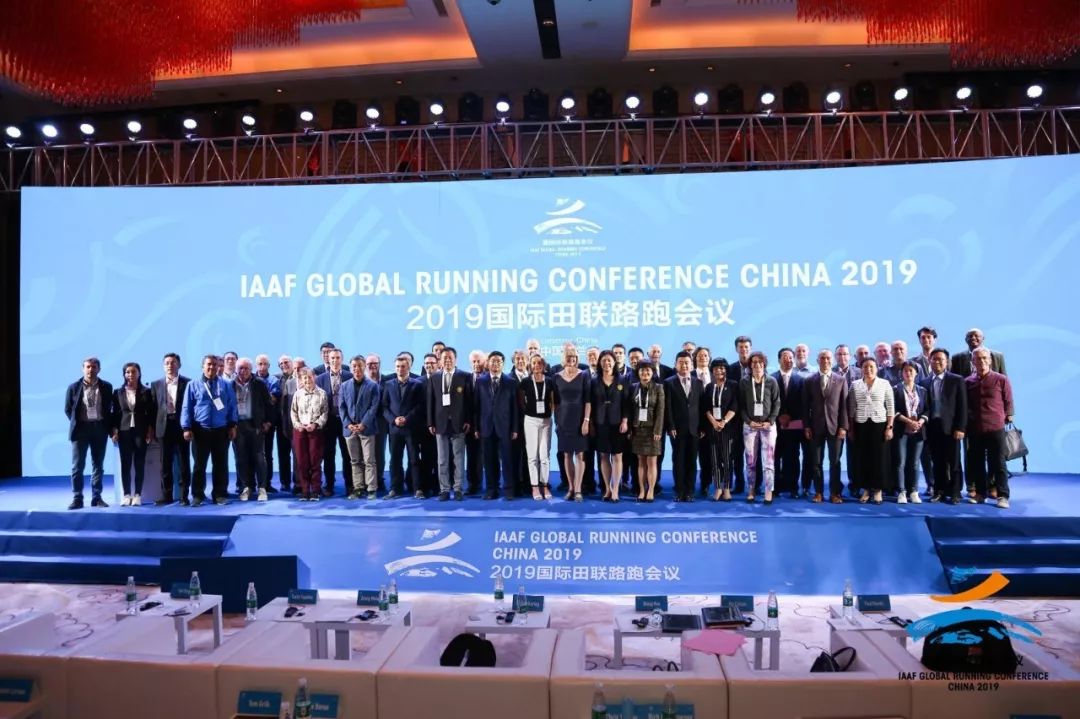 黄河，奔腾不息；兰马，奔跑不停。