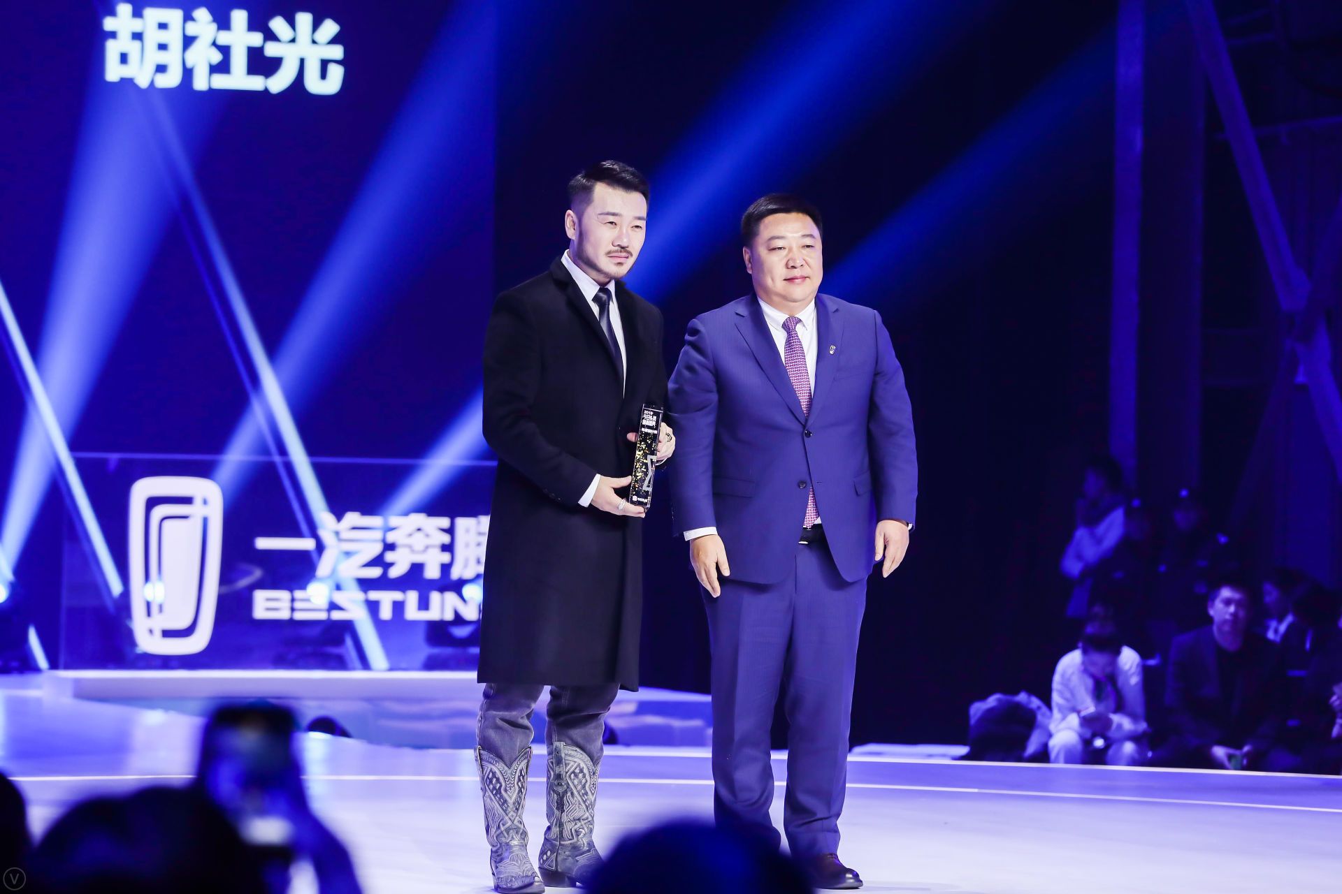 国产汽车自主品牌娇子 奔腾T77闪耀2019头条盛典