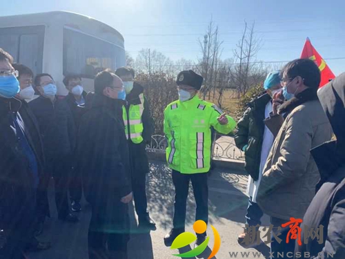 青岛公路局高管处黄岛分处党支书记孙晓光冲锋在抗疫第一线