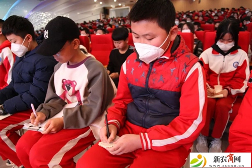开讲啦——平度经济开发区小学“三百讲坛”正式启动2.jpg
