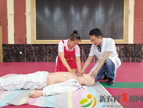 胶州市人民医院走进华福润敬老院进行急救知识培训