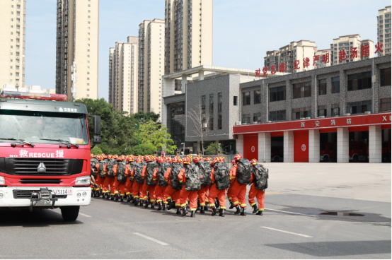 “心连心 · 送清凉”甲马神行携手全通新能源八一建军节致敬最可爱的人