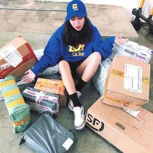 为天价球鞋“洗澡” 90后川妹子成创业“网红”(图)