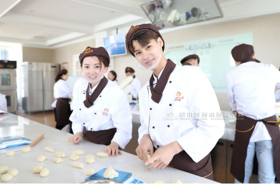 南京欧米奇：女生学习西点有哪些优点？