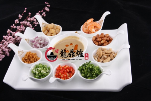 龙鼎炉火锅核心品牌，特色鲜明，不愁客源