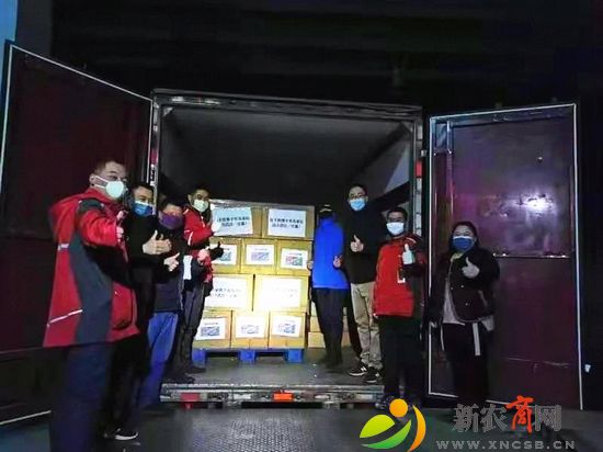 青岛西海岸新区万余护目镜抵达武汉 驰援战“疫”