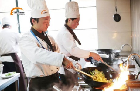 江苏新东方烹饪学校：2019年学厨师创业怎么样？