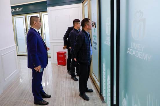 热烈欢迎湖南省商业技师学院盛院长一行莅临我校参观交流