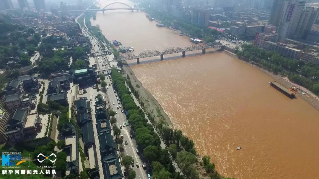 黄河，奔腾不息；兰马，奔跑不停。