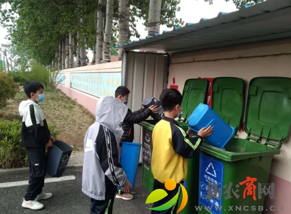平度市古岘小学：垃圾分类践于行  添彩校园新环境1.jpg