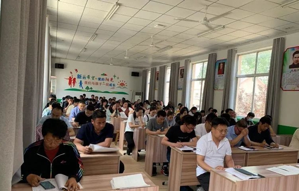 平度市古岘小学召开学习“五项管理“文件精神专题会议1.jpg