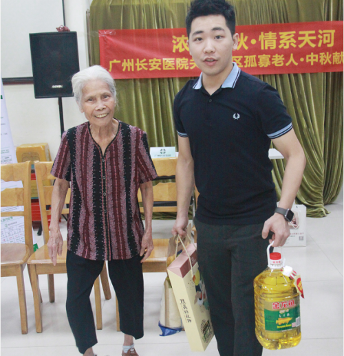 广州长安医院关爱社区孤寡老人·中秋献爱心活动圆满完成