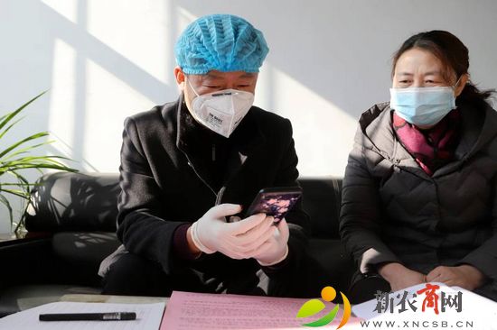 防控心理健康疏导组专家通过微信视频为市民提供心理疏导服务.jpg