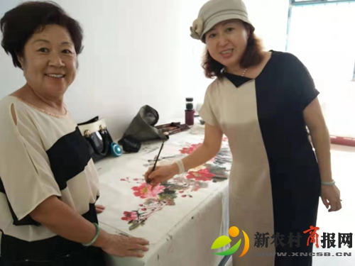 青岛牡丹书画​院：“听海观涛.礼赞建国七十周年”金秋书画笔会在红岛举行