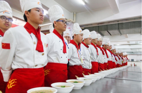 为什么学厨师要到正规的学校学习？杭小新告诉你：有必要！