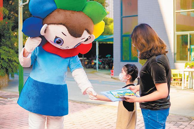 线上报名、预约报名、错时报名 郑州小学报名现场“静悄悄”