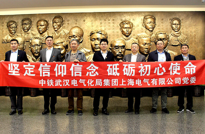 勇立潮头谱新篇 砥砺奋进筑华章