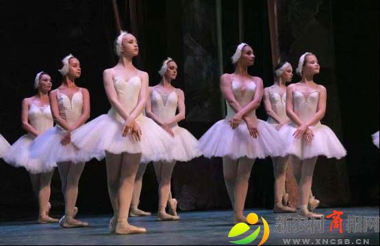 《天鹅湖》惊艳亮相青岛金沙滩啤酒城凤凰之声大剧院