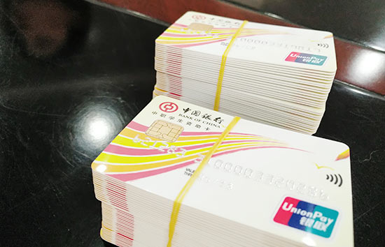 成都新东方：享国家助学补贴，他们领到“资助卡”了！
