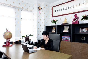 陕西女子将茯茶推向国际舞台 让世界刮起茯茶风