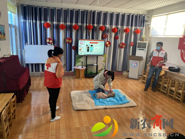 平度市仁兆镇中心幼儿园开展“急救常识”培训.jpg
