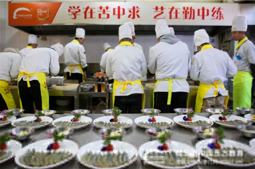 郑州新东方：学厨师该不该去餐厅酒店做学徒？