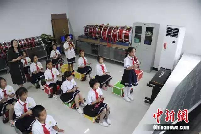 中国第一所希望小学开学啦 第一课老师只讲了两个字
