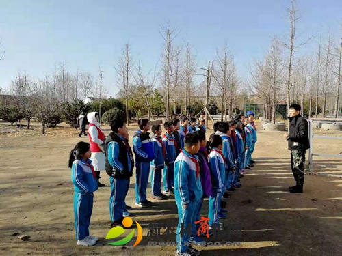 青岛百盛希望小学：研学旅行促成长，最美课堂在路上