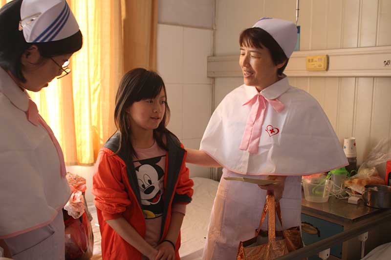 2宋静同志关爱慰问留守儿童.jpg