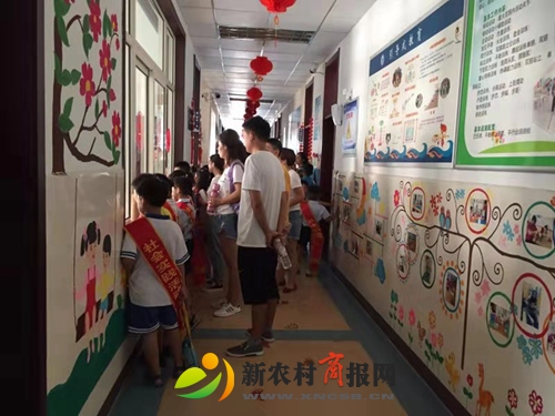 创意幼儿园携手蓝天之家开展“童心接力 爱心传递”毕业生返校爱心捐赠活动