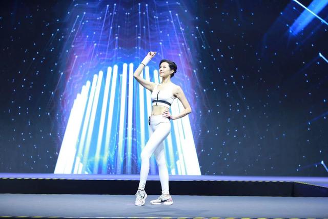 千岁奶奶团玩转新潮感，看乐退族的新款＂时尚少女＂
