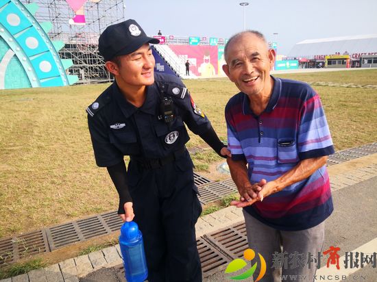 金沙滩啤酒城安保队员守护啤酒节3.jpg