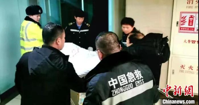 160分钟 山西四个交警大队雪夜接力护送危重伤员转院
