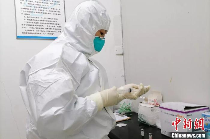 黑暗里的“医”束光：不分昼夜守护生命